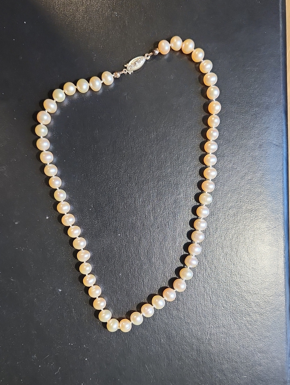 Classic Cream Pearl Necklace – Elegant Women's Jewelry